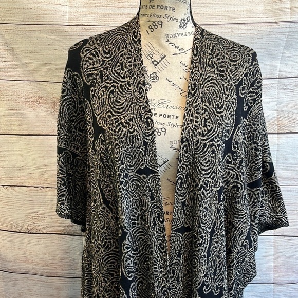 Chico’s Ivy Ruana Wrap Poncho Metallic Fringe Sleeves Black Gold One Size - Picture 2 of 10